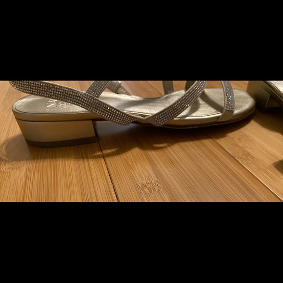 Fancy Naturalizer Maya sandals in champagne color - Picture 2 of 3